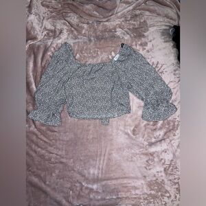 Mid length sleeve crop top.